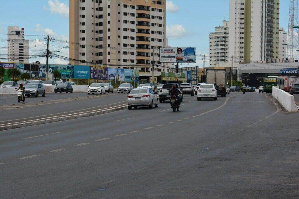 Trânsito na Avenida do CPA  - Foto por: João Vaz/Sefaz-MT